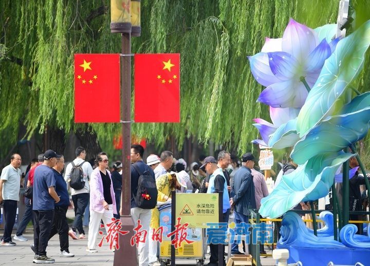 一年四季 泉在济南丨漫步青石板，徜徉大明湖，市民游客沉浸式体验泉城慢时光