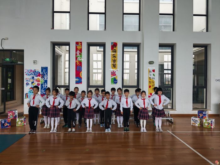 最美舞台，以美育人——济南市历下区龙奥学校2026年班级文化艺术节圆满举行