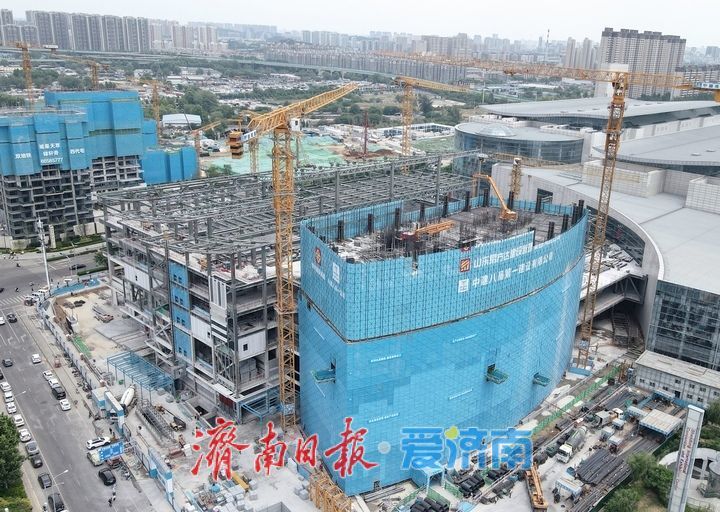 山东国际会展中心（配套部分）项目会展区域总体钢结构完成过半