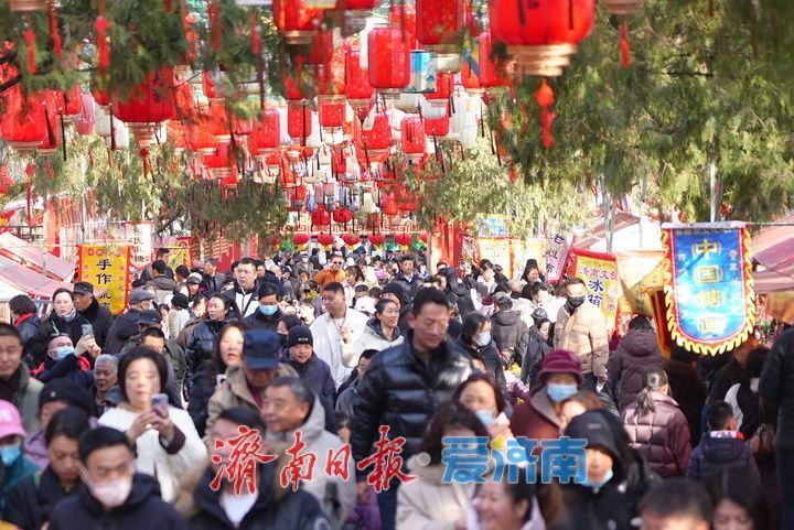 “泉”在济南过大年｜登高祈福 骏马迎春 济南千佛山新春游园会人气爆棚