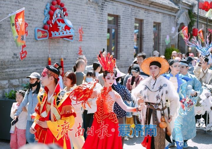 鳌鱼、凤凰舞动百年老街，“山海经”国风秀点亮济南上新街