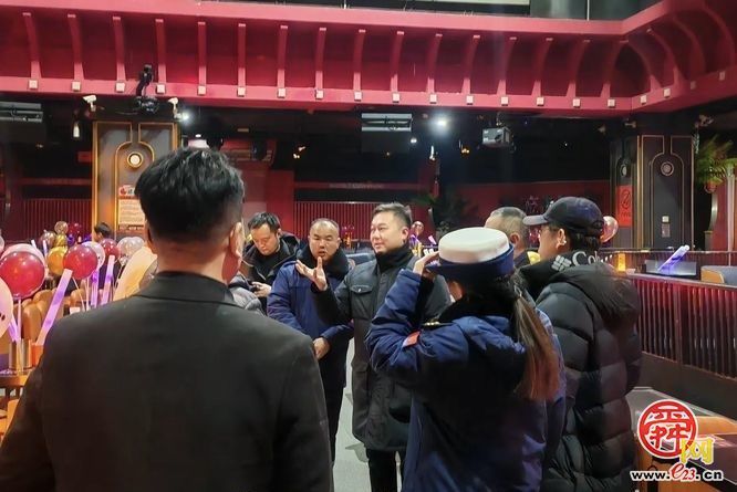 Ȫ��·�ϣ�����ҹ��&ldquo;�ػ���&rdquo;���Լ�����̬...