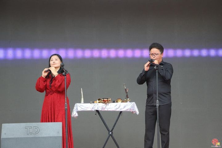 第八届过半年乡村振兴戏剧节暨官庄街道夏季旅游季鸣锣开唱