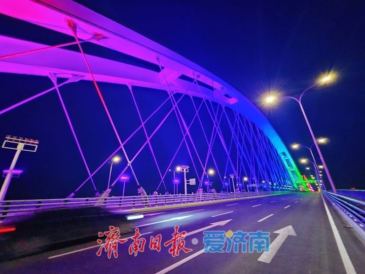 三拱卧波 霓虹映河