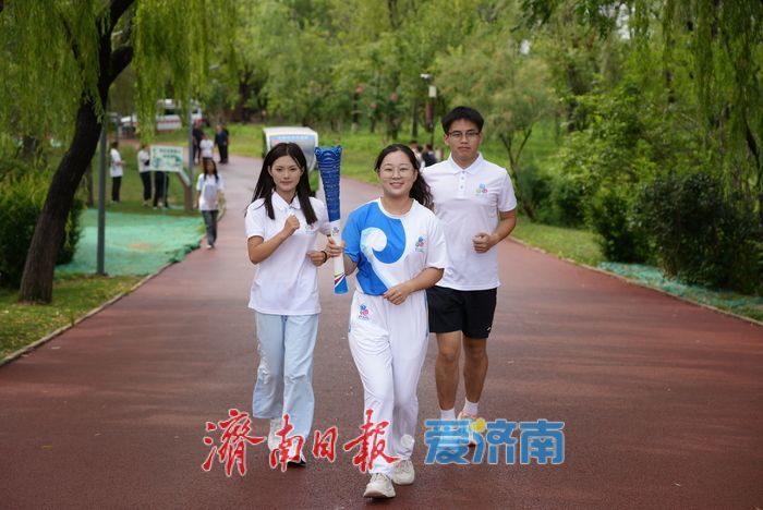 袈裟泉涌千年韵！2025济南国际泉水节“泉炬”传递活动走进长清区