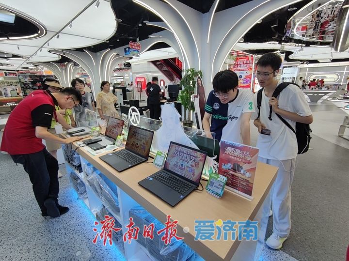 “考后经济”升温 准大学生“挤热”数码消费