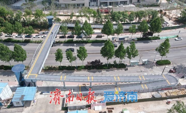 新建过街天桥完工，二环南路新添“空中走廊”