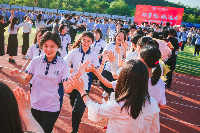 怀梦想·致远方！省实验中学德润校区举行毕业典礼