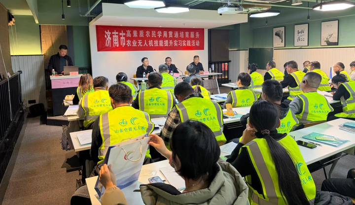 “济南市农业无人机飞行军”成立，66名首批飞手提交“入伍申请书”