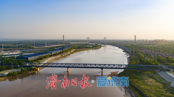 夕阳映桥岸 生态润泉城——济南黄河七桥同框绘就流域保护新图景