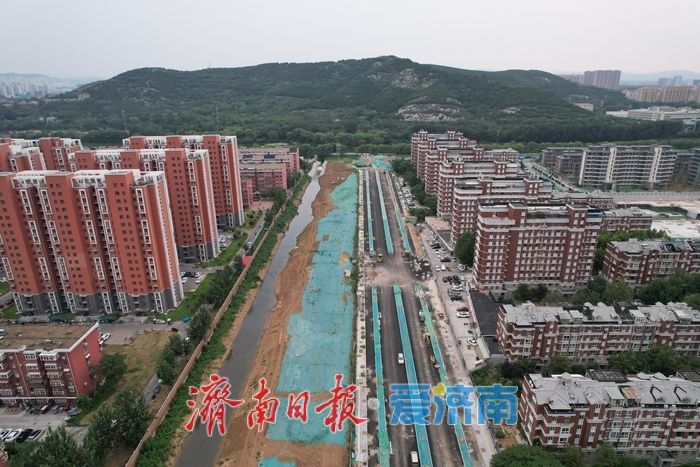 项目强省会｜腊山河西路南延段沥青铺设完成