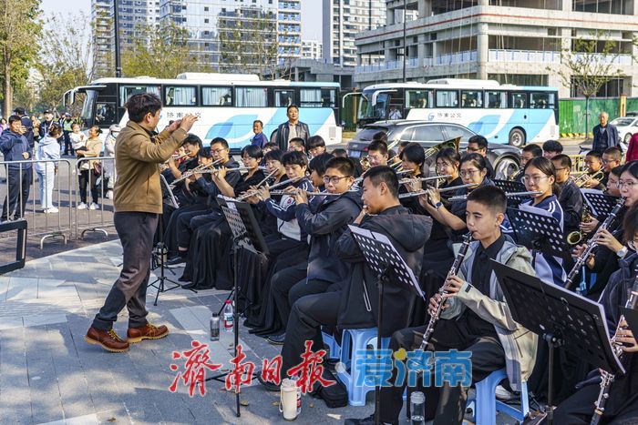  2026济南（泉城）马拉松激情开赛