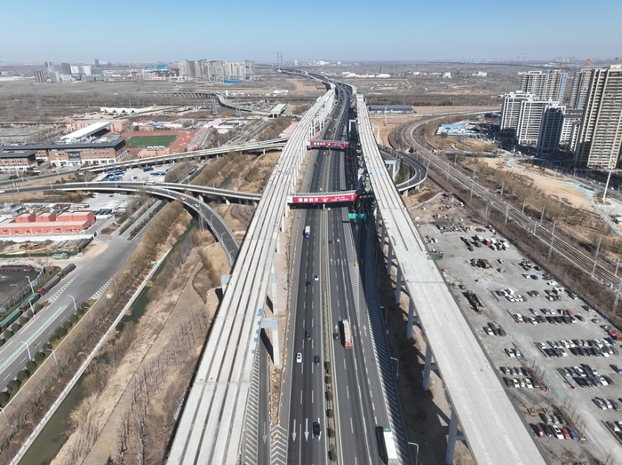 国内首条高速公路车道“六改十二”，京台高速齐济段拿下多项智能首创