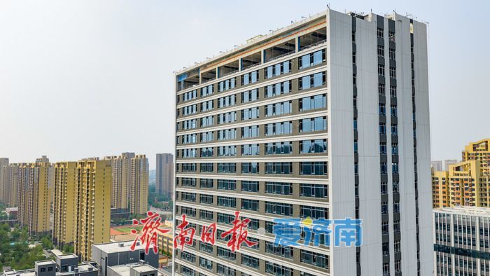 万融广场（腊山店）内外装修全面铺开，西城商业地标雏形渐显