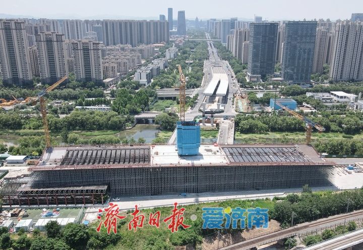 腊山河西路北延项目主桥上部结构施工稳步推进