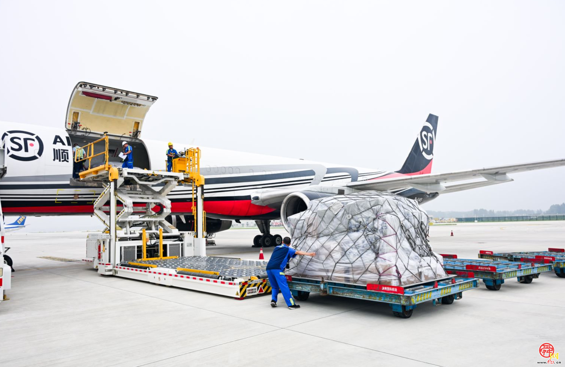 开辟空中经贸新通道  济南城市建设集团济南—仁川国际货运航线正式启航