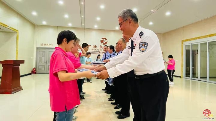 章丘区残联举办“济东爱心聚”捐赠活动