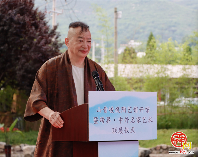 山青峻悦陶艺馆开馆暨“跨界·中外名家艺术联展”昨日在济南南部山区启幕