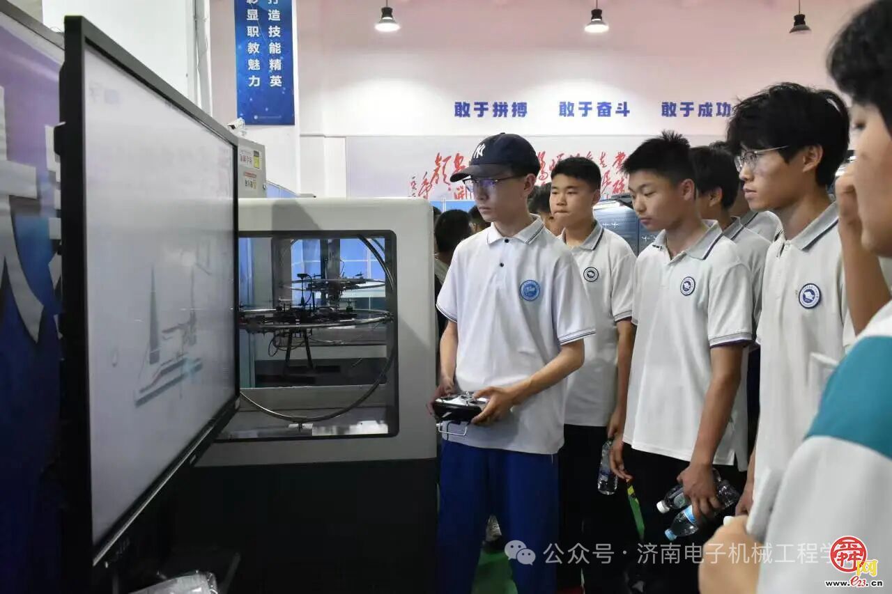 职业启蒙进校园 科技体验筑梦想