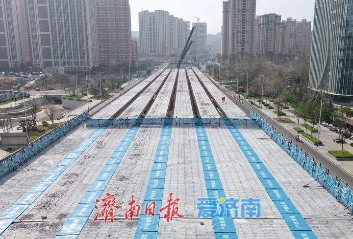 “高空穿针”，济南凤凰黄河大桥南延工程全速推进