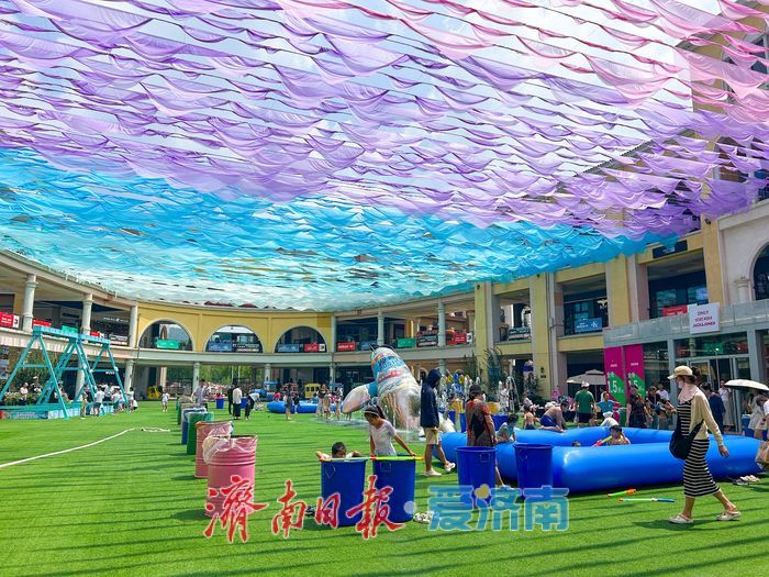 首创奥特莱斯“浇个朋友” 消夏泼水节欢乐开启，亲子共度清凉夏日