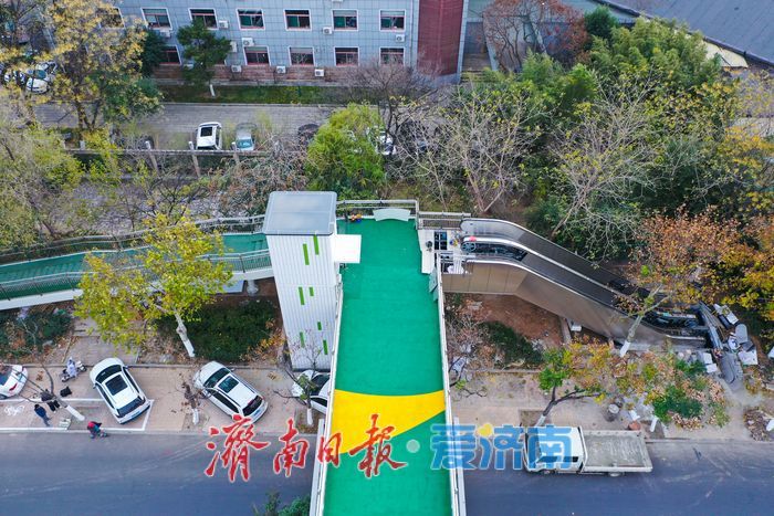 泉城公园过街天桥升级，无障碍通行指日可待