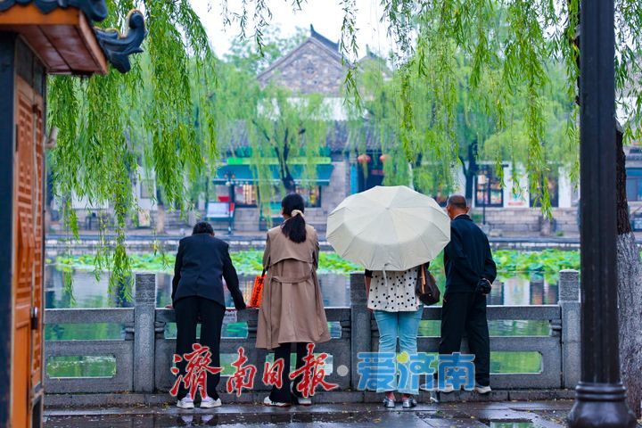 一年四季 泉在济南丨雨歇泉巷换新颜 曲水亭街游人熙攘