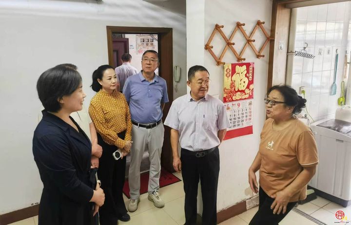 情暖双节送关爱 助残捐赠进社区