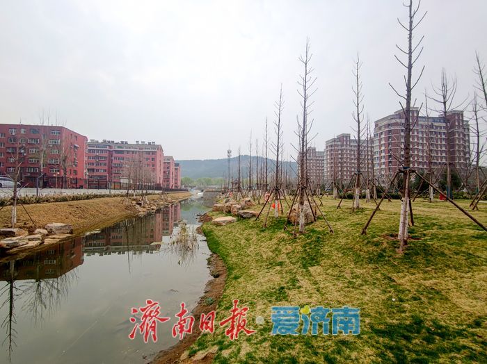 济南腊山河西路南延段滨水景观带成市民休闲新去处