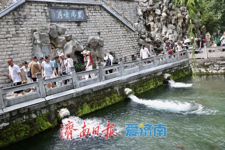 一年四季 泉在济南丨泉城迎甘霖，黑虎泉喷涌欢畅