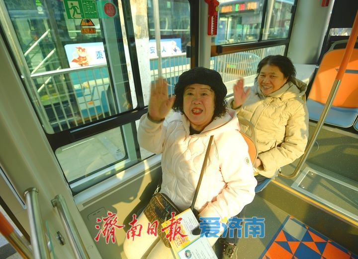 济南新年首条“小巷公交”运行，目前已开通25条线路