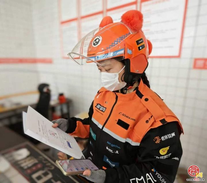 济南市外卖骑手全员受聘为“骑士哨兵”