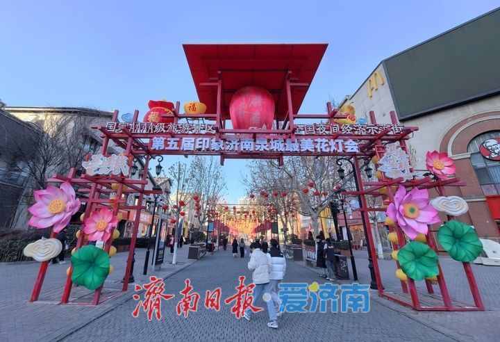 “马甲”上树 “骏马”奔腾 印象济南·泉世界“马”元素迎新春