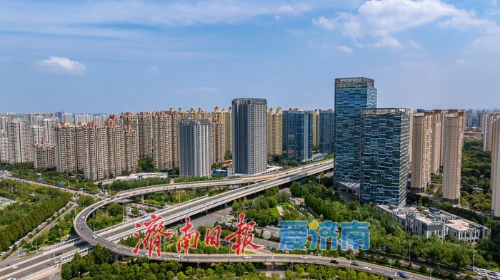 航拍视角下，济南西城展蓬勃发展新貌