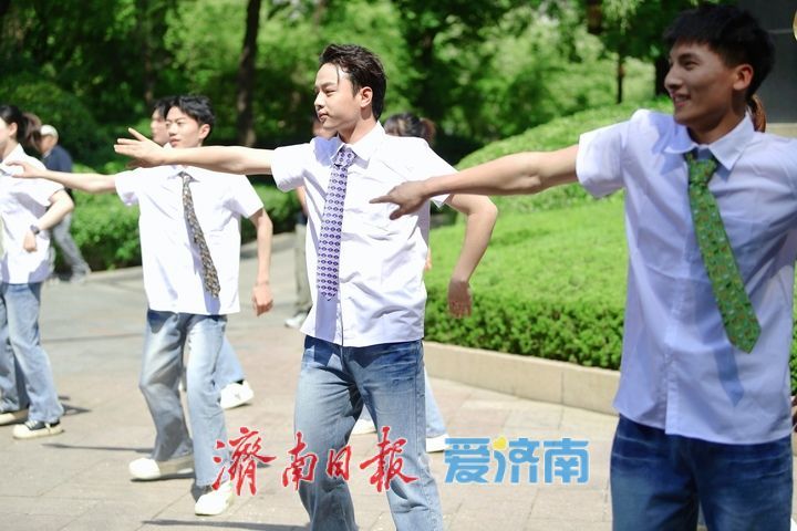 活力四射动感无限，“青春快闪”助力“五一”假期泉水游