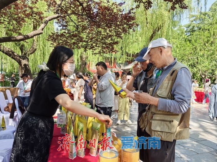 何以消暑，泉畔吃茶