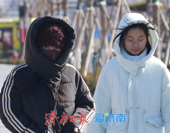 抵御寒潮，济南市民“全副武装”出行