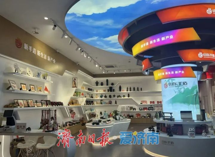 从“歇歇脚”的服务区到“买买买”的会客厅 “过路经济”因何而“火”