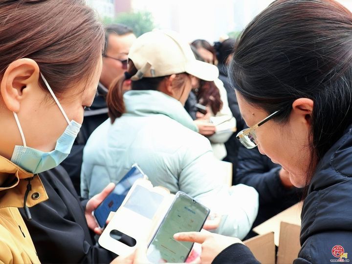 济南市统计工作者进重点商圈开展普法宣传