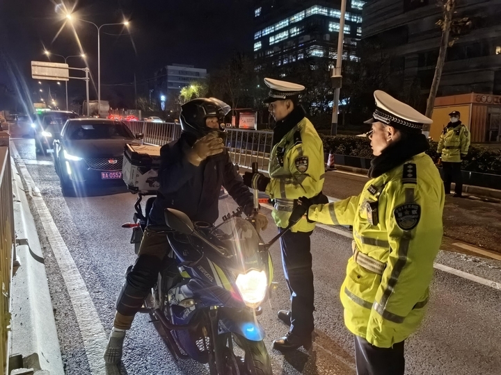 查获67起！济南交警开展冬季守护行动