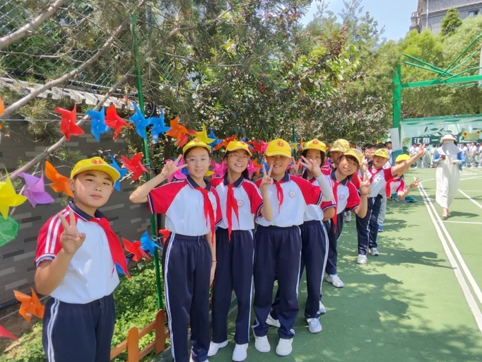 让每一朵花灿烂绽放！济南市泉城花园小学举办儿童剧展演节活动