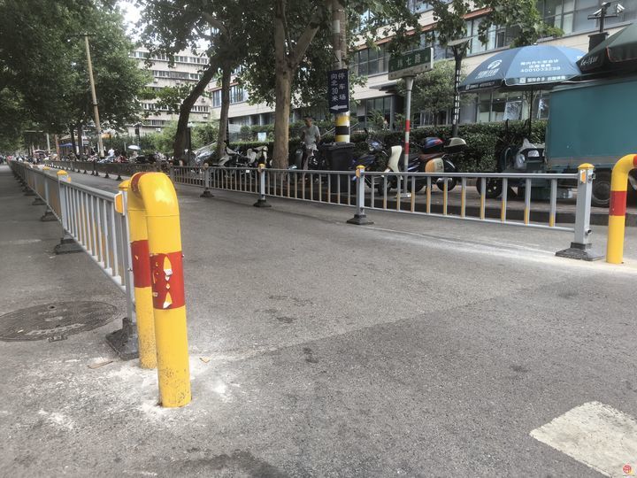 方便群众就医，山东省立医院附近的纬七路畅通了