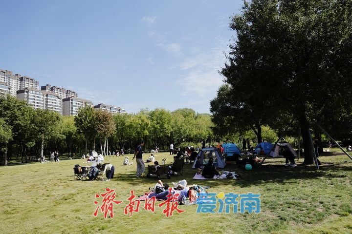 一年四季 泉在济南丨国庆游园享晴空 共享绿地休闲悦时光