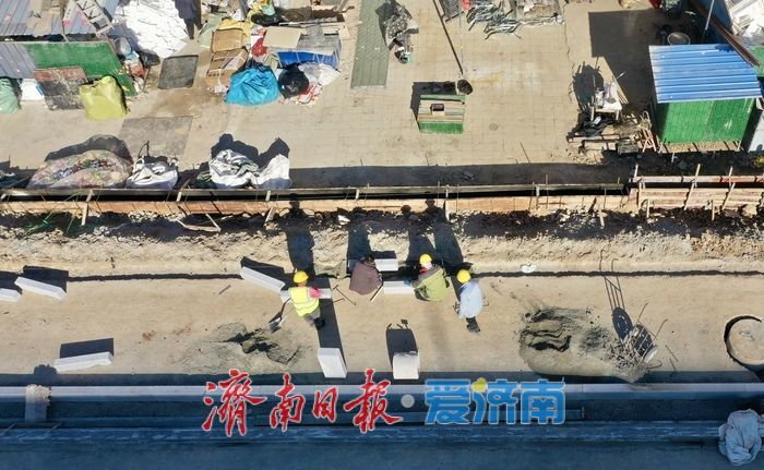 聊城路关键段南侧道路完工 北侧道路施工稳步推进中