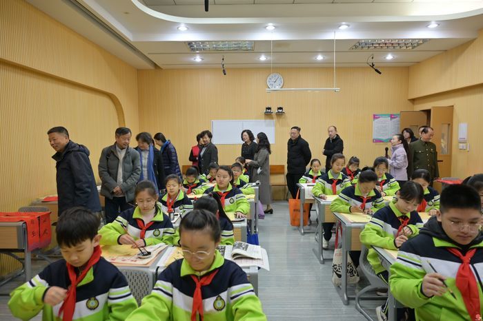 百年积淀育桃李 生命正燃启新程——纬二教育集团第六届创新项目阶段性成果研讨（纬二校区专场）暨济南市纬二路小学建校105周年纪念活动成功举行