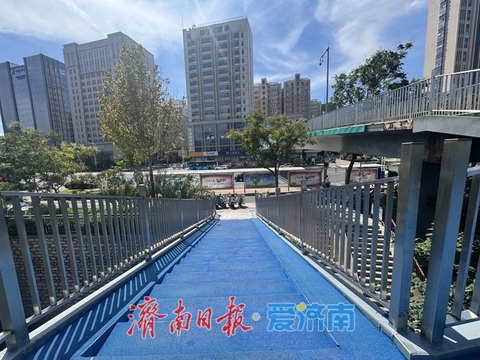 济南经十路燕山立交桥西侧过街天桥焕新颜 便民又美观