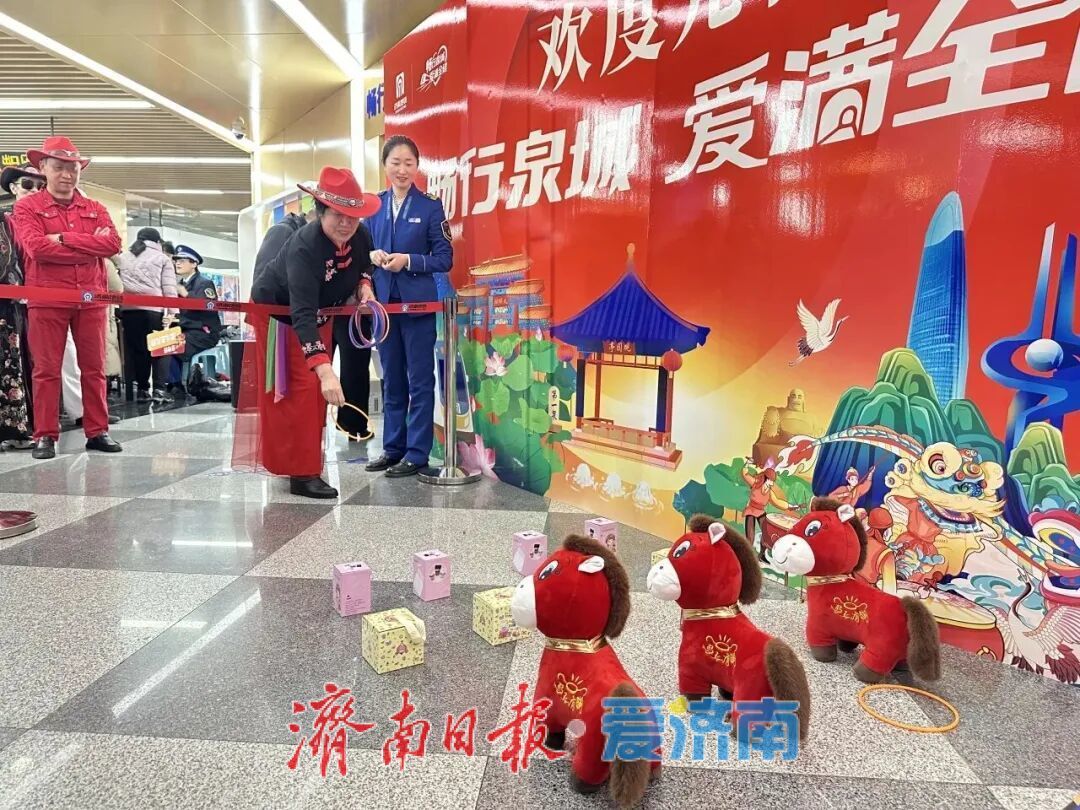猜灯谜、看舞狮、闹元宵……济南地铁站里节味儿浓