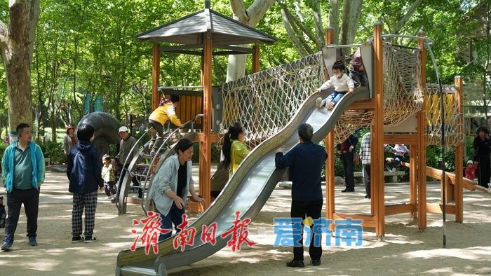 无动力乐园成春日“遛娃”热门选择 在自然中亲子互动