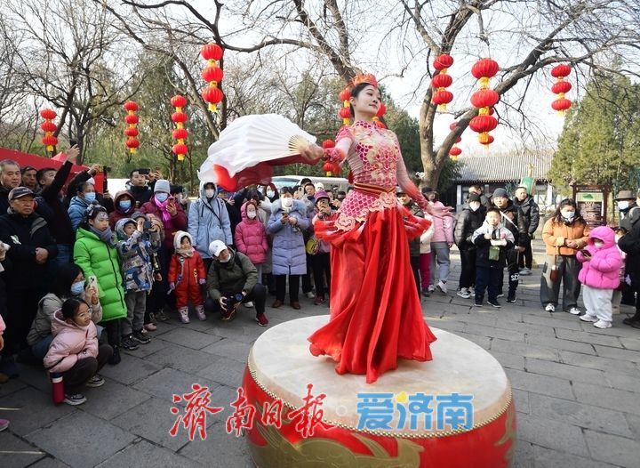 千佛山上人从众，传统民俗闹元宵