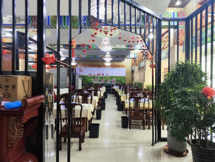 济南大明湖边这家饭店，即将4394万元起拍！许多“老济南人”都曾吃过